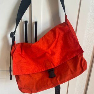 Baggu Sport Messenger Bag in Tomato